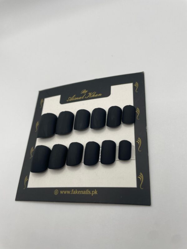 Black Short Nails